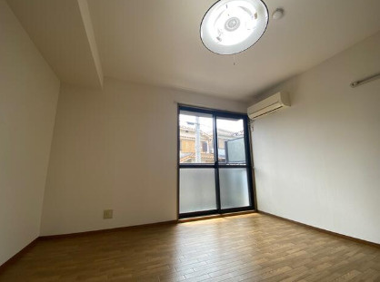 オモトハイツの洋室