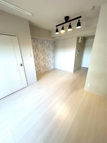 オープンレジデンシア池尻大橋の居間・リビング|こちらのリビングで趣味の時間をお楽しみください