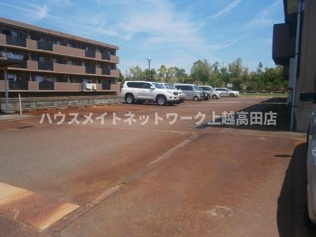 フォーシーズン Ａの駐車場|駐車場