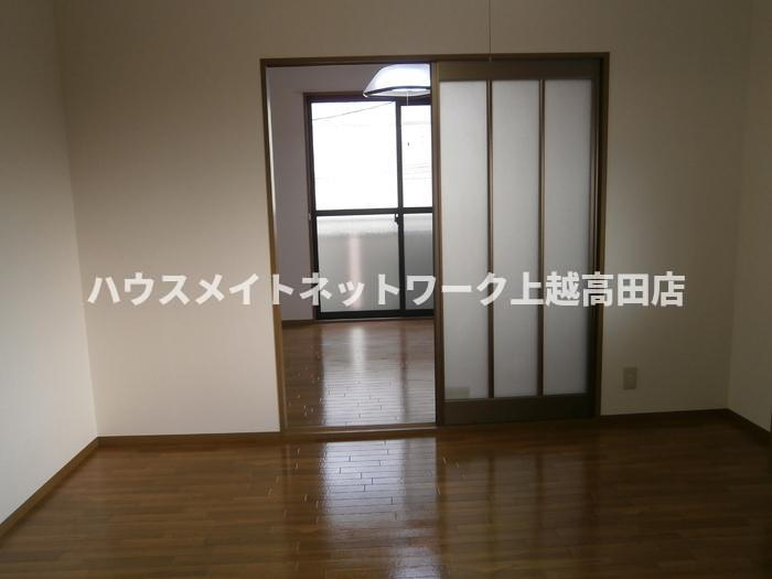 フォーシーズン Ａの居間・リビング|ＤＫ