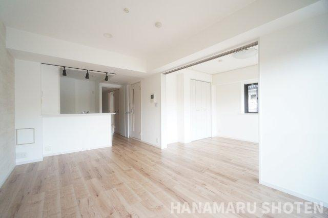 ダイアパレス検見川浜の居間・リビング|＊当日ご案内可＊ご希望の物件まとめてご案内！弊社が掲載していない物件でもOK♪お気軽にご相談ください ♪お電話でのお問合わせがスムーズ♪