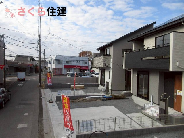 宇都宮市戸祭２丁目　2号棟の前面道路含む現地写真|前面道路は交通量も少なく駐車の際も安心です♪