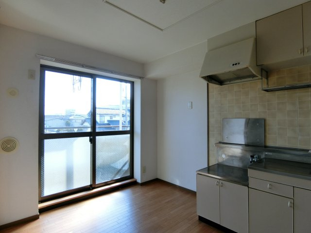 グランメール旗ヶ崎Ⅰの居間・リビング