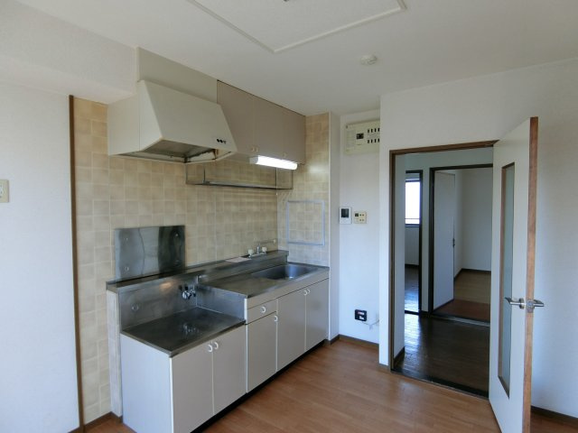 グランメール旗ヶ崎Ⅰの居間・リビング