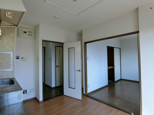 グランメール旗ヶ崎Ⅰの居間・リビング