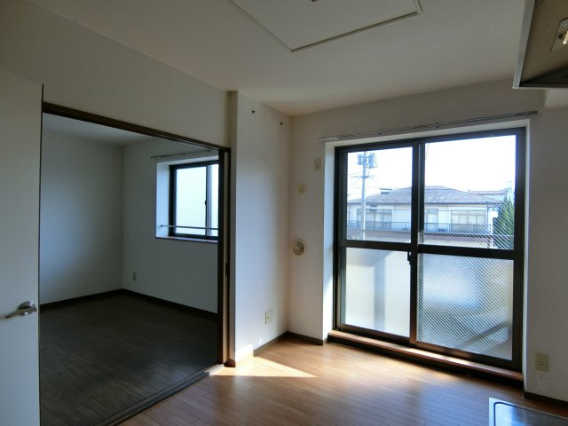 グランメール旗ヶ崎Ⅰの居間・リビング