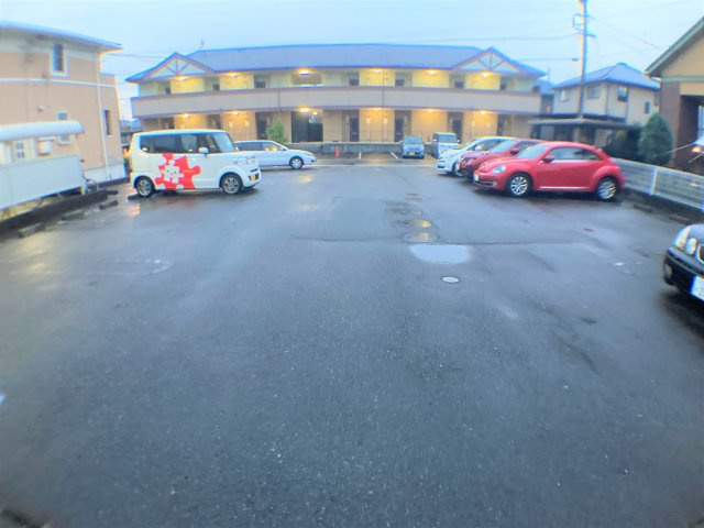 フラーズソムAの駐車場