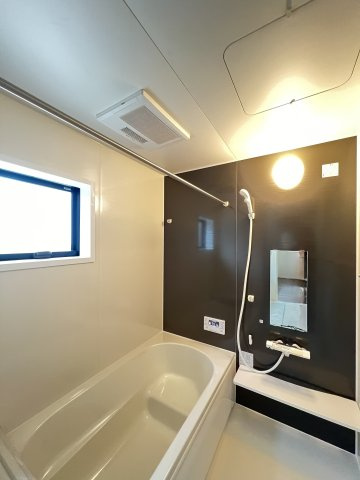 桜井市粟殿　第13期　の浴室|窓があり開放感のある浴室です