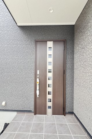 桜井市粟殿　第13期　の玄関|玄関ポーチ。雨が降っていても屋根があるので濡れません。