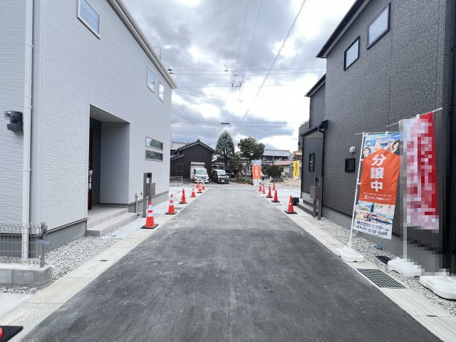 桜井市粟殿　第13期　の前面道路含む現地写真