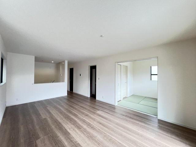 桜井市粟殿　第13期　の居間・リビング|18帖南面リビングです