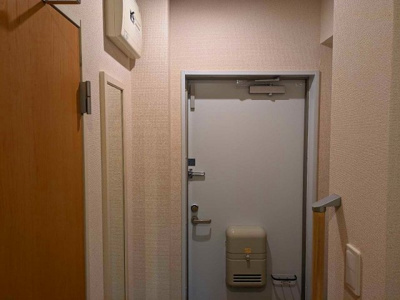 【玄関】 | クレイノ葵芳　１号館 | 明るい玄関です