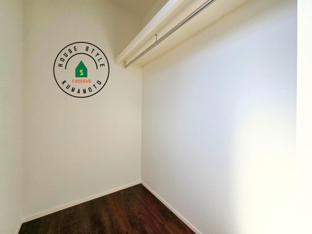 熊本市南区御幸西3丁目第1-１棟（3号棟）　の内観：施工例|洋服や大きな荷物が多い方や人数の多いご家族などは、一般的なクローゼットよりもウォークインクローゼットのほうが使い勝手が良いです。