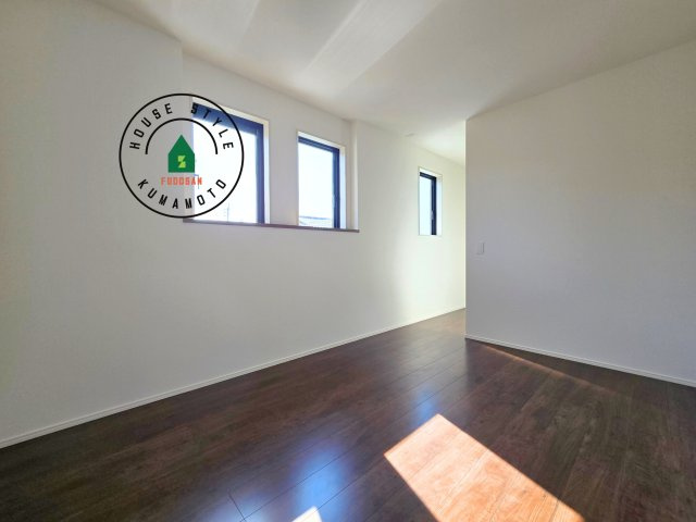 熊本市南区御幸西3丁目第1-１棟（3号棟）　の内観：施工例|柔らかい陽光が差し込む明るいお部屋を演出する設計。彩光の取れる窓が気持ちの良いお部屋を創り上げます。