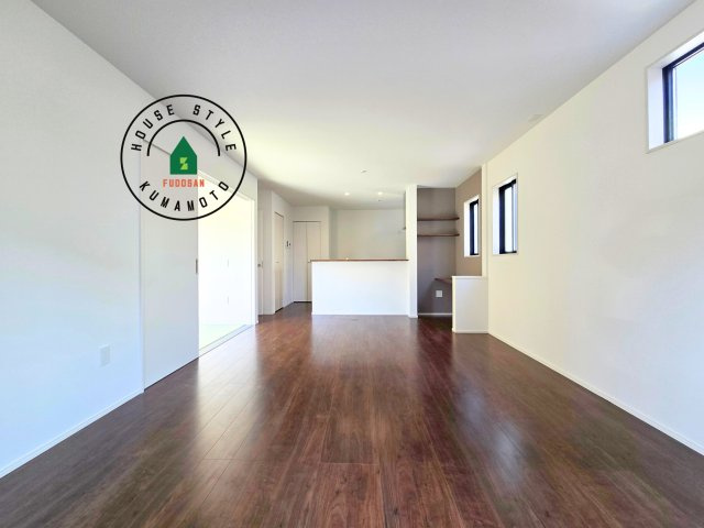 熊本市南区御幸西3丁目第1-１棟（3号棟）　の内観：施工例|ご家族を近くに感じられる対面キッチンのLDK。会話もはずみそうですね。