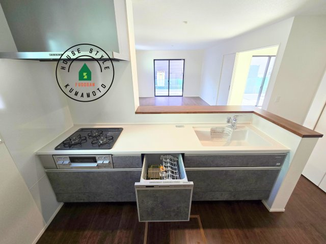 熊本市南区御幸西3丁目第1-１棟（3号棟）　の内観：施工例|ご家族を近くに感じられる対面キッチンのLDK。会話もはずみそうですね。