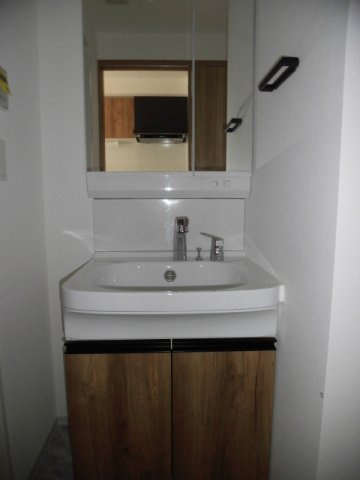 大阪市中央区上本町西１丁目の賃貸マンションの独立洗面台