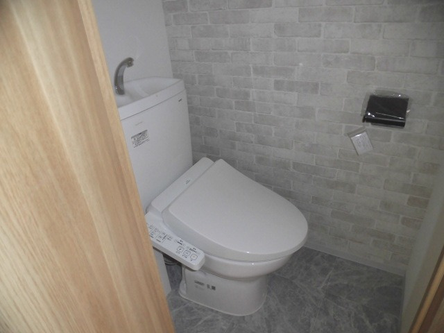 大阪市中央区上本町西１丁目の賃貸マンションのトイレ