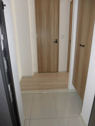 大阪市中央区上本町西１丁目の賃貸マンションの玄関