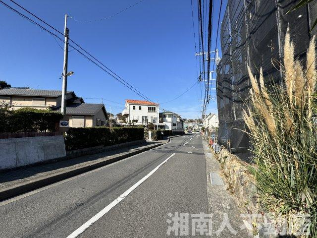 鎌倉市津４６３ー１新築戸建ての前面道路含む現地写真|前面道路含む現地写真です