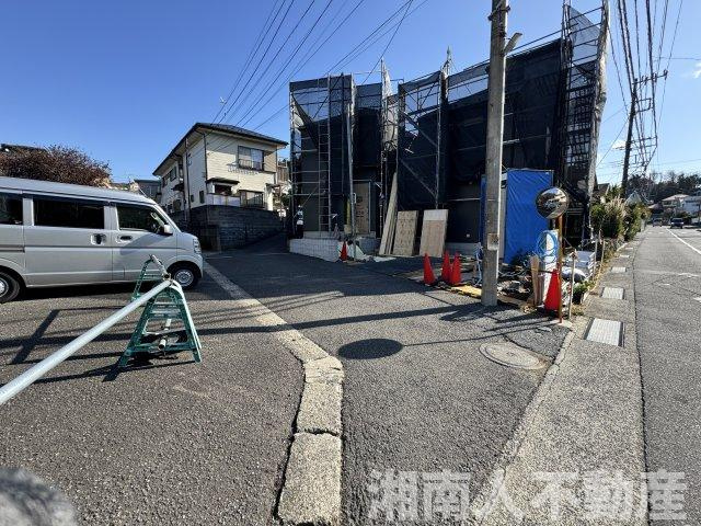 鎌倉市津４６３ー１新築戸建ての前面道路含む現地写真