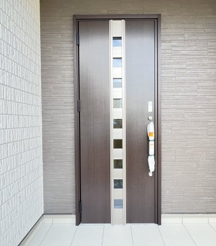 桜井市粟殿　第13期　の玄関|シックな玄関ドア