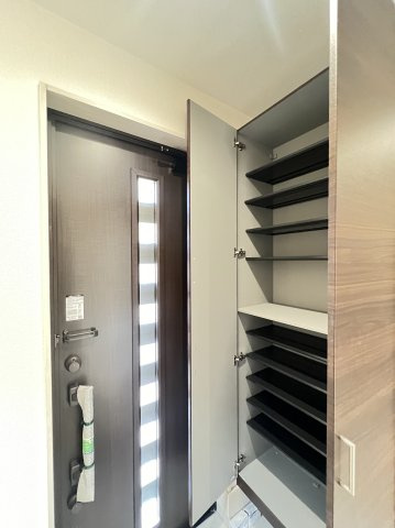 桜井市粟殿　第13期　の玄関|大容量シューズボックス