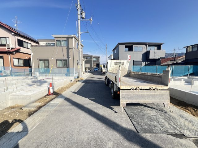 桜井市粟殿　第13期　の前面道路含む現地写真