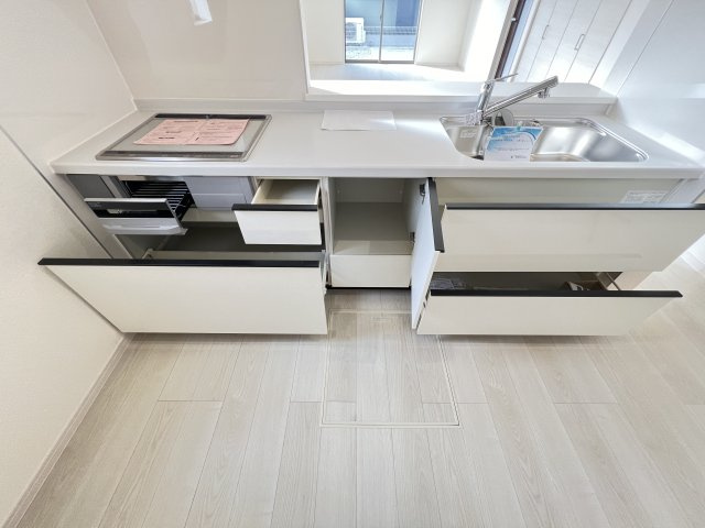 桜井市粟殿　第13期　のキッチン|引き出し収納で使いやすいシステムキッチン