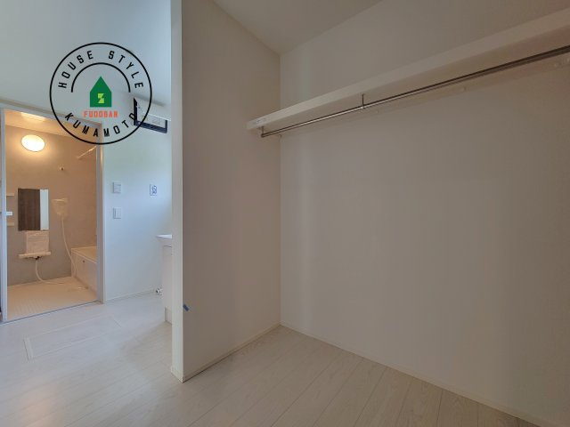 菊池市西寺第4-2棟（3号棟）　の内観：施工例|ゆとりの洗面スペースで朝の身支度もスムーズに。暮らしを快適に変えるシャワー付洗面台です！