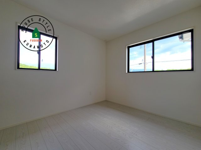 菊池市西寺第4-2棟（3号棟）　の内観：施工例|柔らかい陽光が差し込む明るいお部屋を演出する設計。彩光の取れる窓が気持ちの良いお部屋を創り上げます。