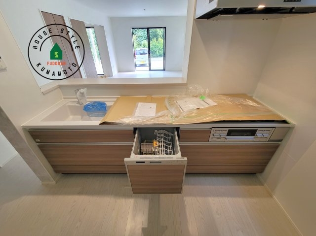 菊池市西寺第4-2棟（3号棟）　の設備|ビルトインタイプで、キッチンと同じカラーにすることにより一体感を持たせることができます。乾燥機能が備わっているため家事の時間が短縮できます。