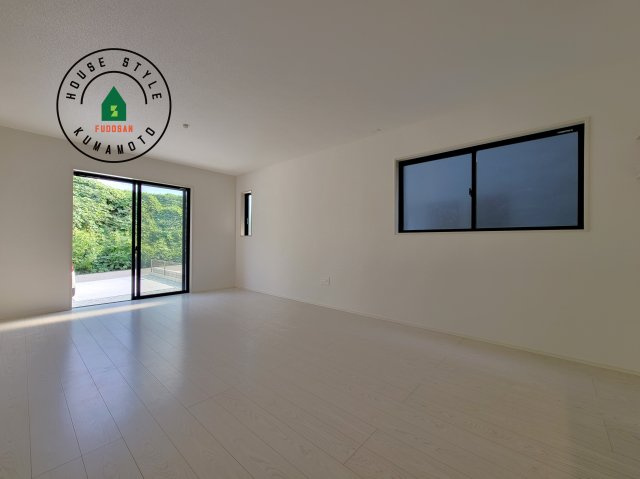 菊池市西寺第4-2棟（3号棟）　の内観：施工例|ご家族を近くに感じられる対面キッチンのLDK。会話もはずみそうですね。