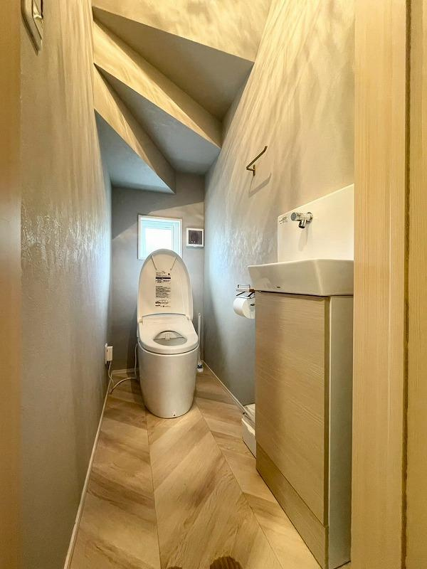 私市6丁目　中古一戸建てのトイレ|温水洗浄便座
■物件内覧・資金計画相談・住宅ローン相談、リフォーム相談、お問合せ受付中■
※当日・翌日のご内覧、ご相談はお電話でのお問合せがスムーズです！