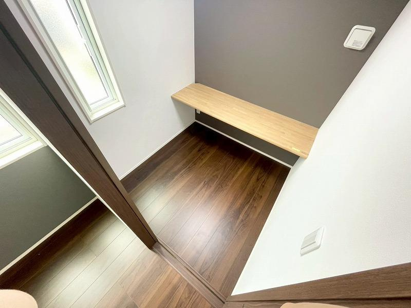 私市6丁目　中古一戸建ての内装|書斎
■物件内覧・資金計画相談・住宅ローン相談、リフォーム相談、お問合せ受付中■
※当日・翌日のご内覧、ご相談はお電話でのお問合せがスムーズです！