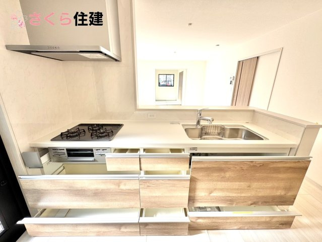 いろどりアイタウン栃木市藤岡町藤岡22-P6　１棟の内観：施工例|同社施工物件の写真です。モニタ付きインターホンで防犯面もしっかり安心♪								
