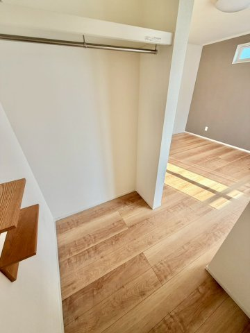 野田市桜の里　中古売戸建のその他|洋服掛けもあり、収納力があります