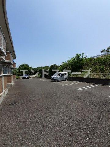 サンパティークⅢの駐車場|高崎、前橋のお部屋探しはエンドスケープまで！お客様の理想お聞かせ下さい♪