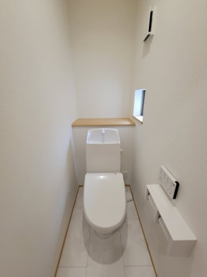 【トイレ】 | 鈴蘭台南町６丁目　新築戸建 | 2階　トイレ　お手入れのしやすいトイレです。