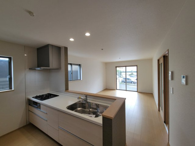 【キッチン】 | 鈴蘭台南町６丁目　新築戸建 | カウンターキッチンなのでリビングのご家族とのコミュニケーションが取れます。