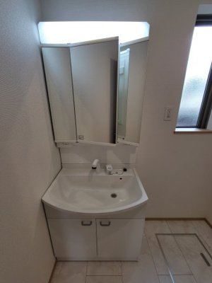 【独立洗面台】 | 鈴蘭台南町６丁目　新築戸建 | シャワー付き洗面台です。
