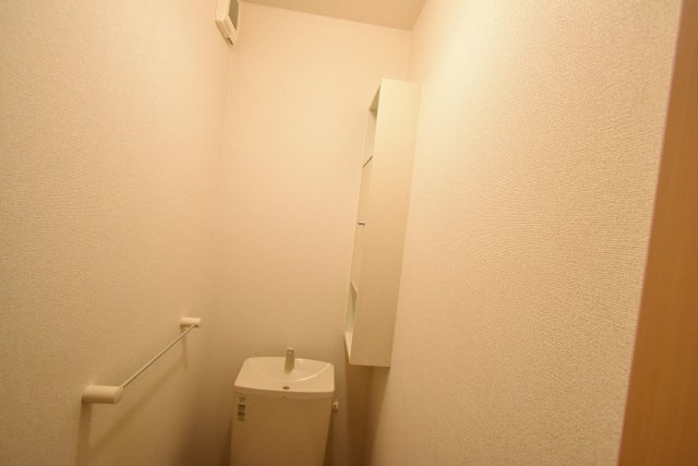 パルティール小曽根のトイレ|トイレ収納