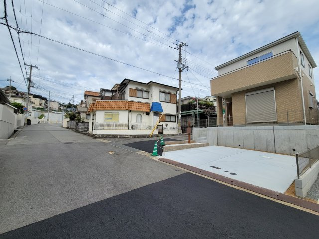 【前面道路含む現地写真】の画像