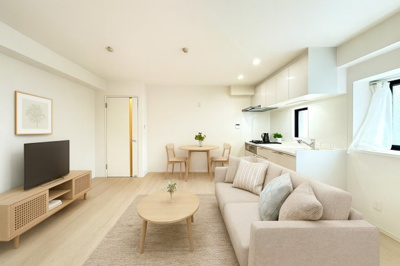 【居間・リビング】 | ゴールデングリタ豊中上野 | ※家具はAIで配置しております