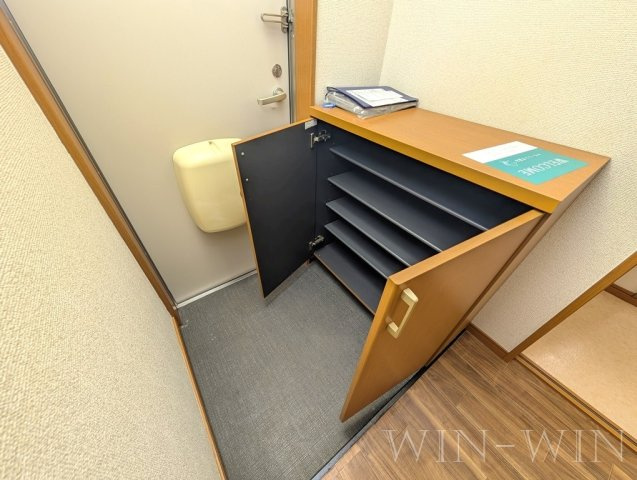 ブロードタウン神野 Eの玄関