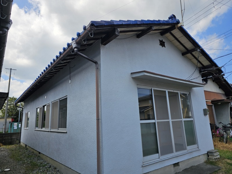 彦根市稲部町の一戸建ての外観|一軒家なのでアパートのようにお隣とは接していません。
