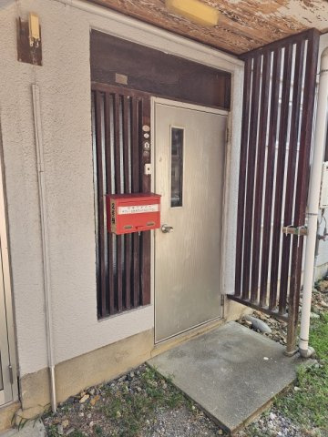 彦根市稲部町の一戸建てのエントランス