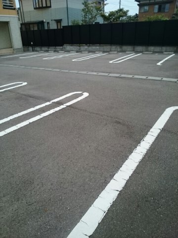 コートソレイユＢの駐車場