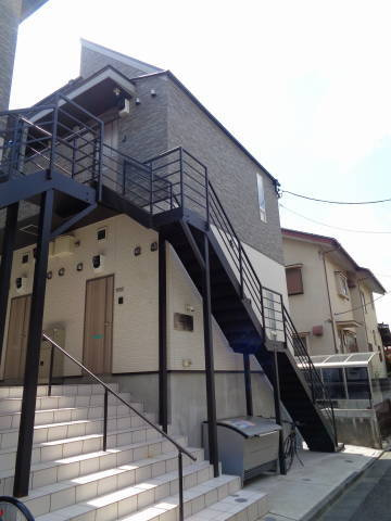 アザーレ・パッシオ生田Bのエントランス