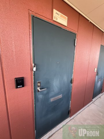 第7リーディングビルの玄関